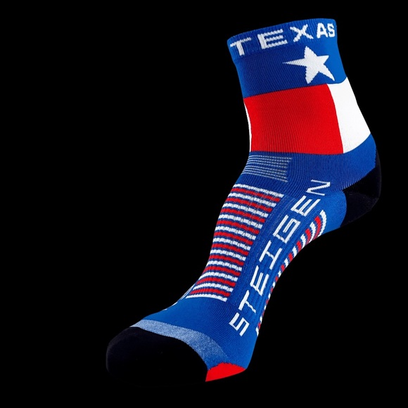 Steigen TEXAS RUNNING SOCKS NWT FOUR Pairs ½ LENGTH Athletic Performance - Picture 1 of 4